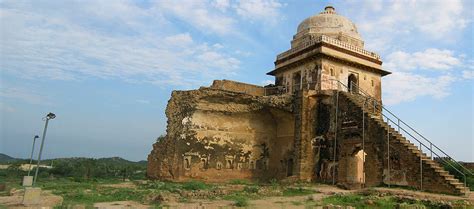  A Rohtas Fort: Uma Fortaleza Imponente e Testemunho Histórico!