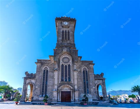  A Catedral de Nha Trang: Uma Jornada Espiritual com um Toque Colonial Francês!