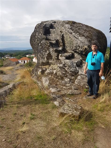 O Santuário de Yuxian, Uma Joia Escondida de História e Beleza Natural!