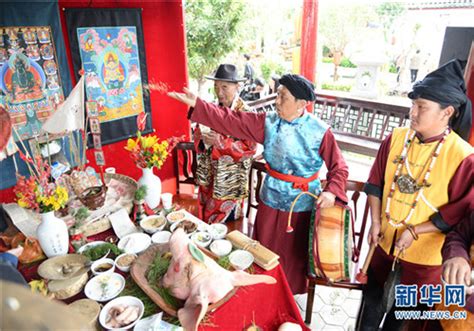 O Mercado de Jade da Antiga Cidade de Lijiang: Uma Jornada Vibrante Através da Cultura Naxi e dos Tesouros Brilhantes!