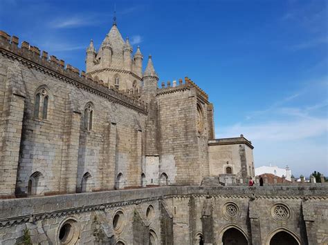  A Catedral de Évora: Uma Jornada pela História e Beleza Gótica!