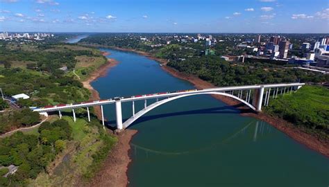  A Ponte da Amizade: Explorando um Ícone de Conexão em Yibin!