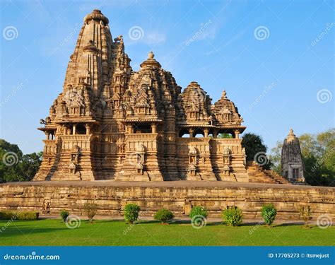 A Templo de Khajuraho: Uma Exploração Fascinante da Arte e História Indígena!